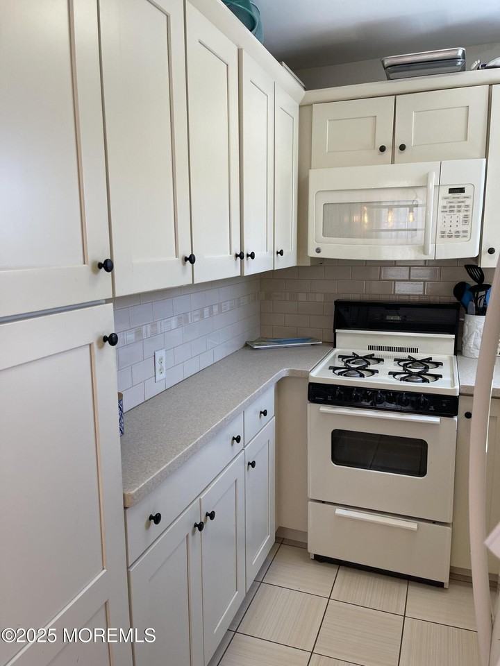 102 Brown Ave - Photo 3 of 22