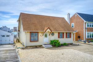 featured image of 31 Peggy Ln