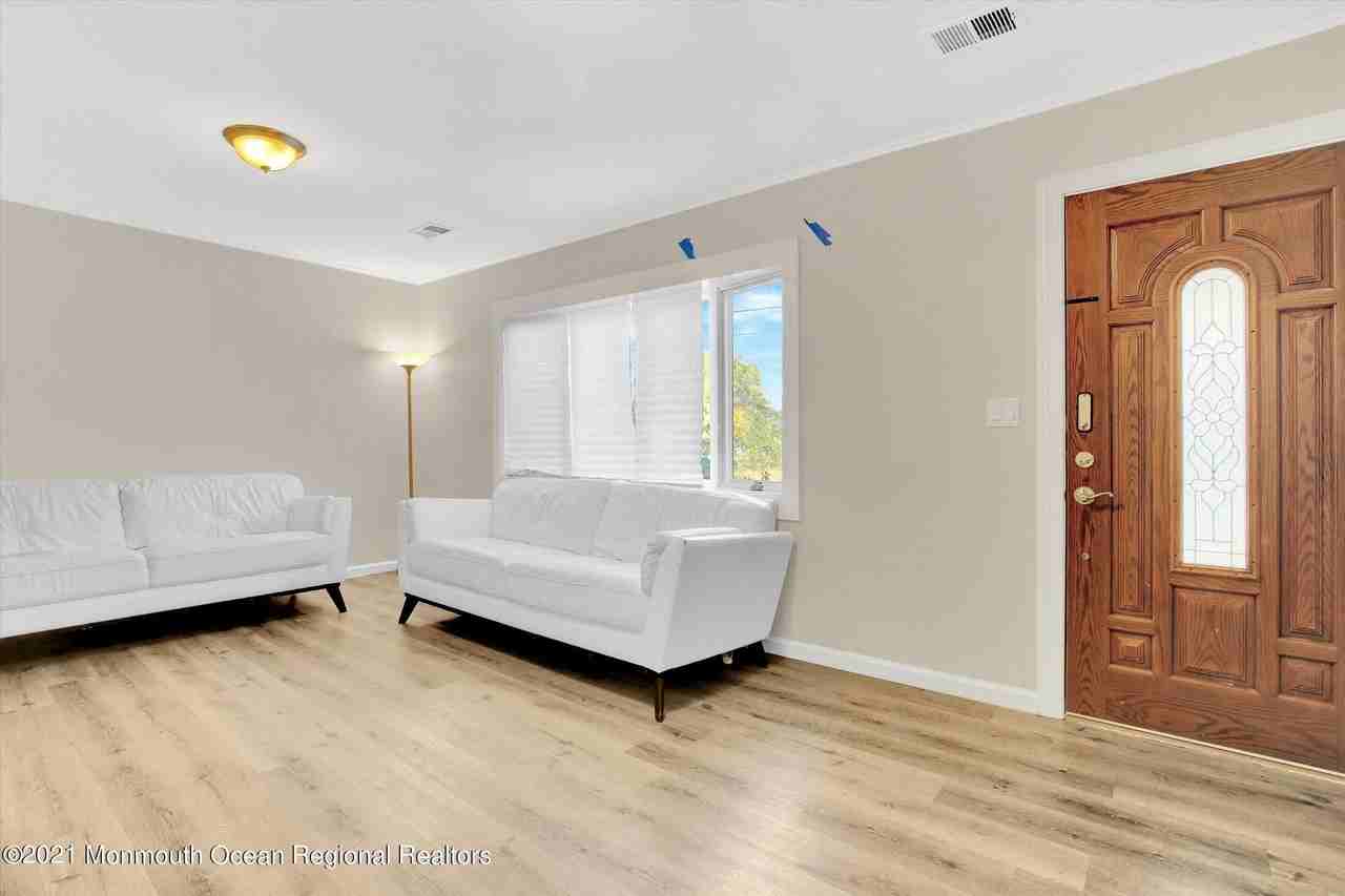 972 Woodgate Ave - Photo 4 of 20