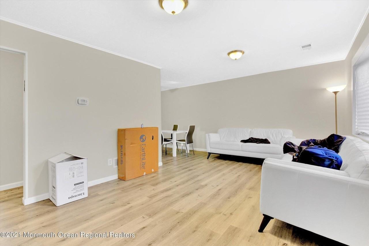 972 Woodgate Ave - Photo 5 of 20