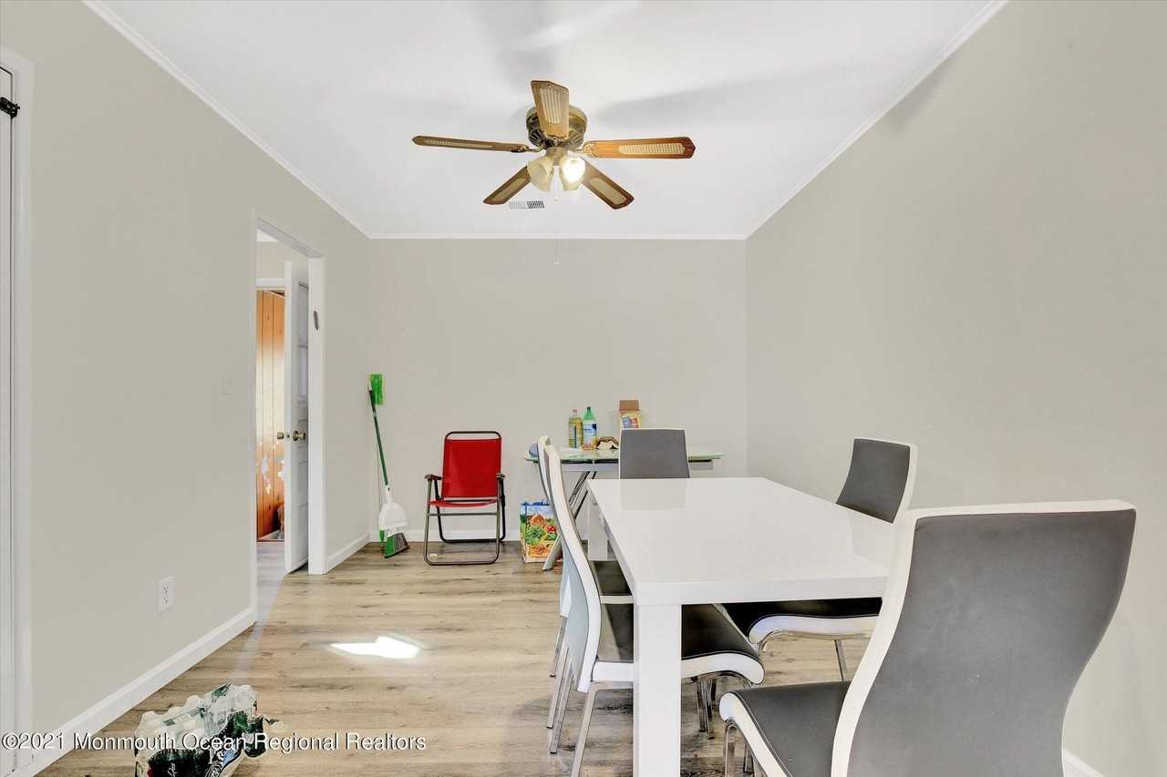 972 Woodgate Ave - Photo 6 of 20