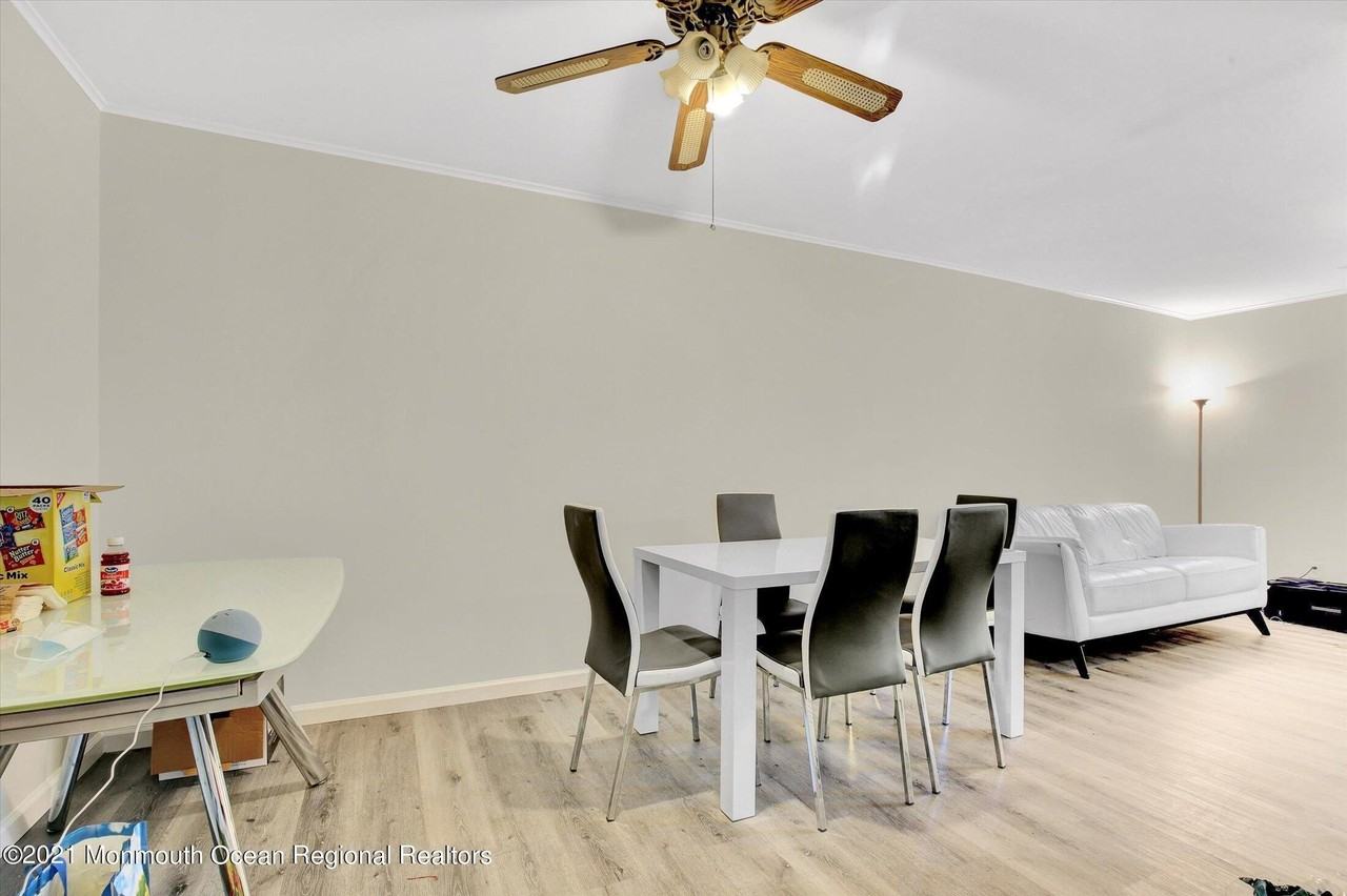 972 Woodgate Ave - Photo 7 of 20