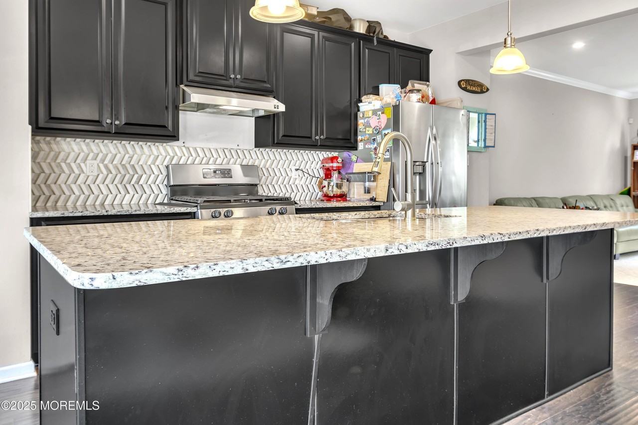 605 Bayside Ct Unit 605 #605 - Photo 2 of 24