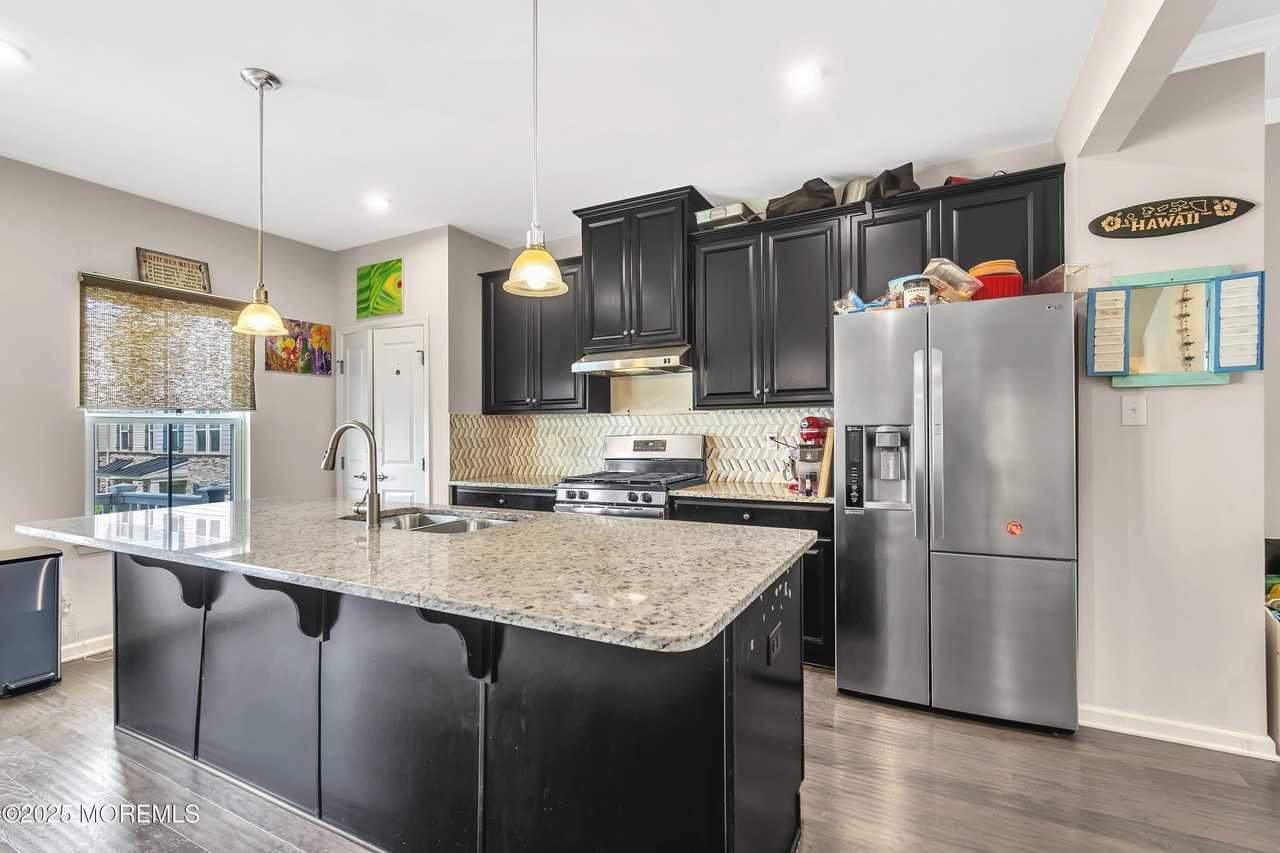 605 Bayside Ct Unit 605 #605 - Photo 3 of 24