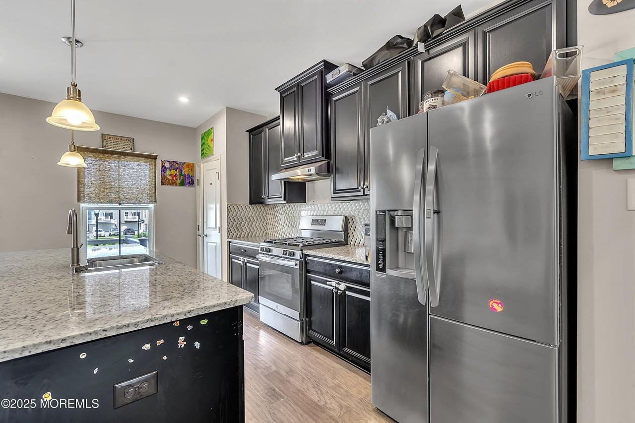 605 Bayside Ct Unit 605 #605 - Photo 4 of 24