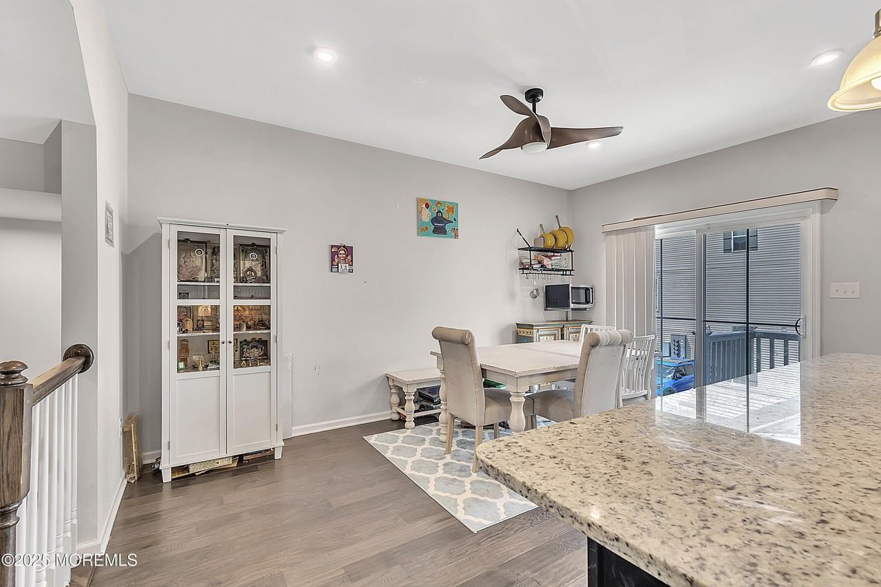 605 Bayside Ct Unit 605 #605 - Photo 5 of 24