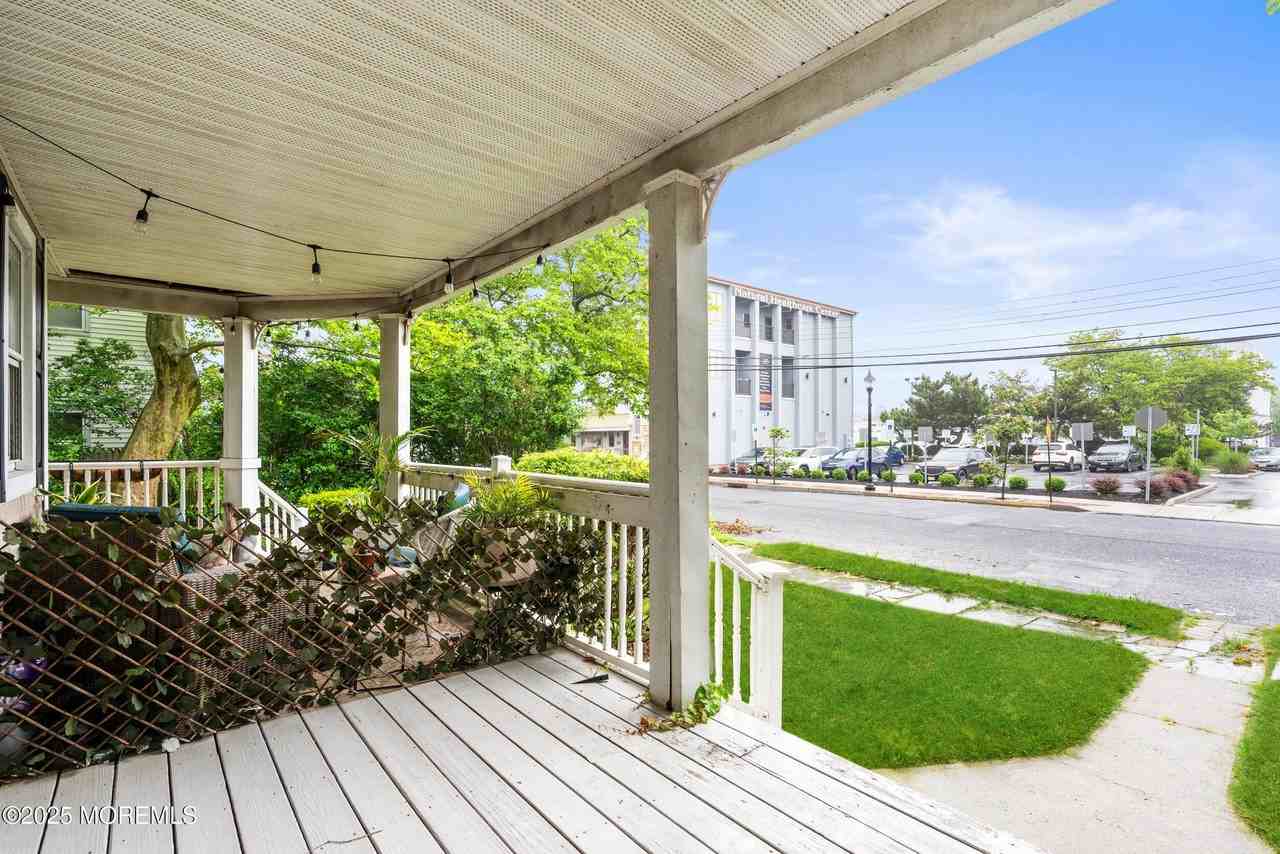 8 W End Ct - Photo 3 of 45