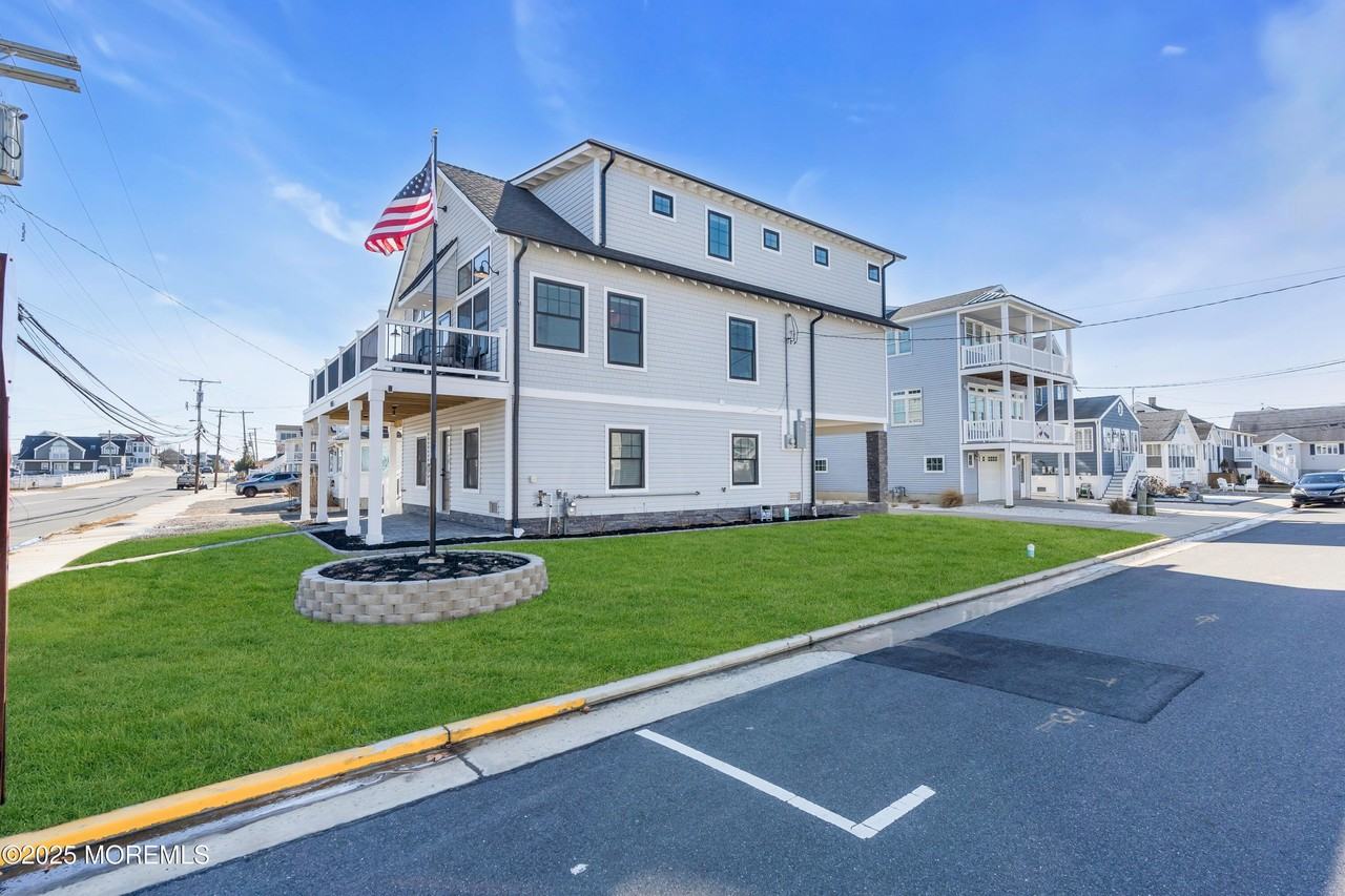 455 Main St - Photo 5 of 47