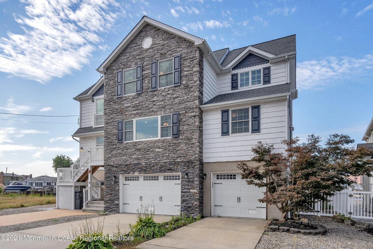 43 Woodhaven Rd - Photo 2 of 50