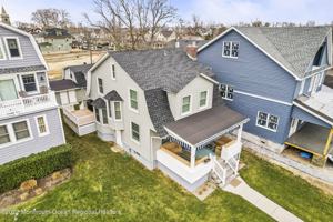 featured image of 705 N Lake Dr