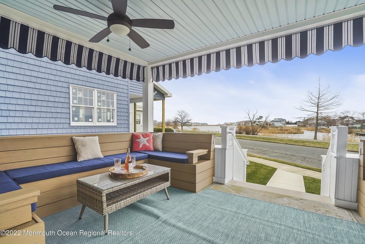 705 N Lake Dr - Photo 3 of 40