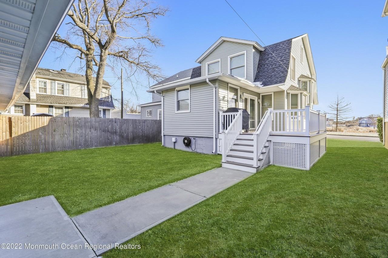 705 N Lake Dr - Photo 4 of 40