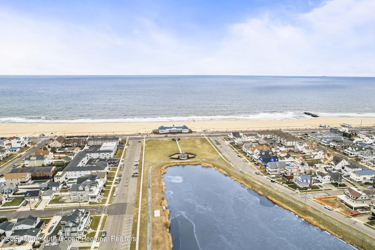 705 N Lake Dr - Photo 6 of 40