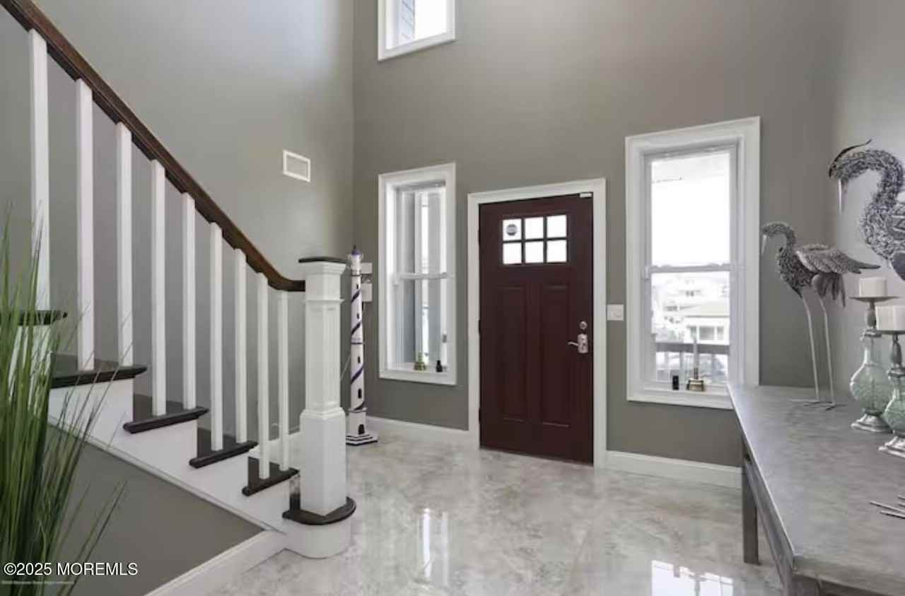 431 Hiering Ave - Photo 3 of 32