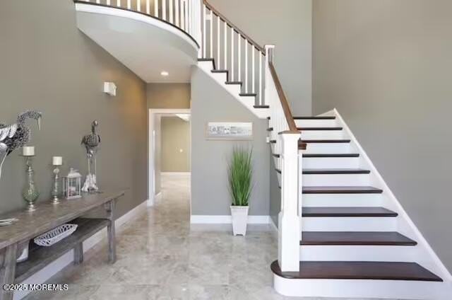 431 Hiering Ave - Photo 4 of 32