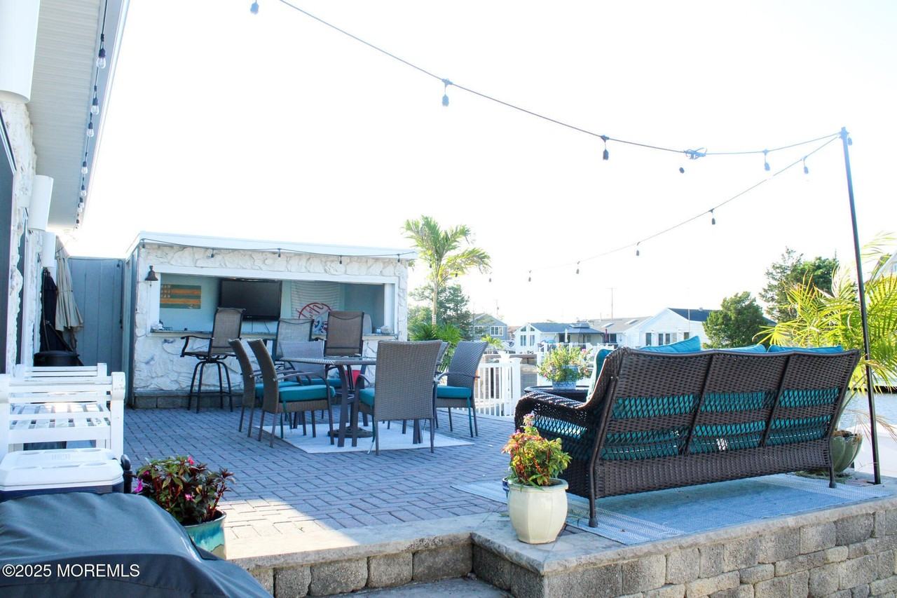 3428 Maritime Dr - Photo 2 of 16