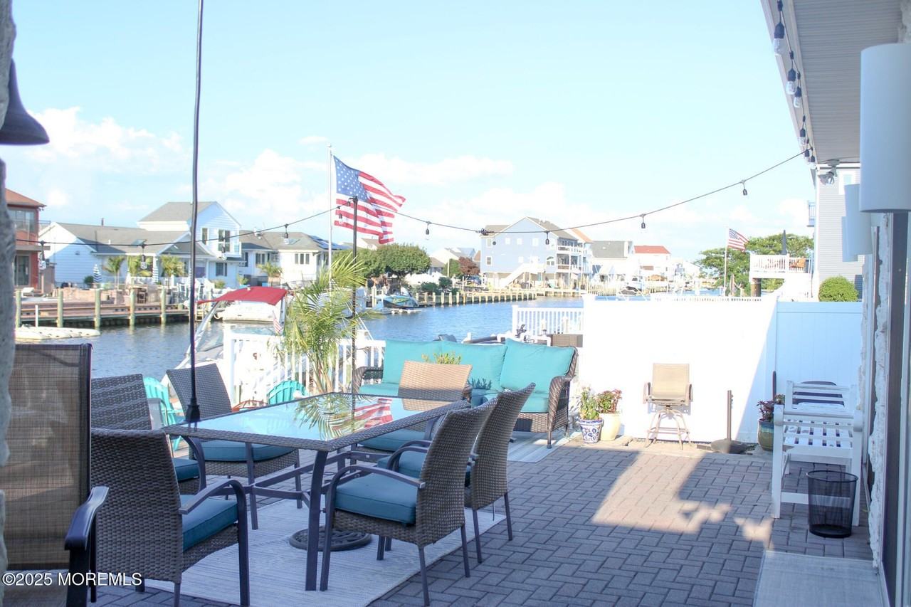 3428 Maritime Dr - Photo 3 of 16