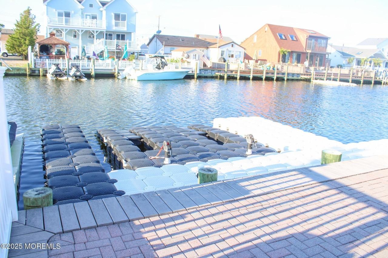 3428 Maritime Dr - Photo 4 of 16