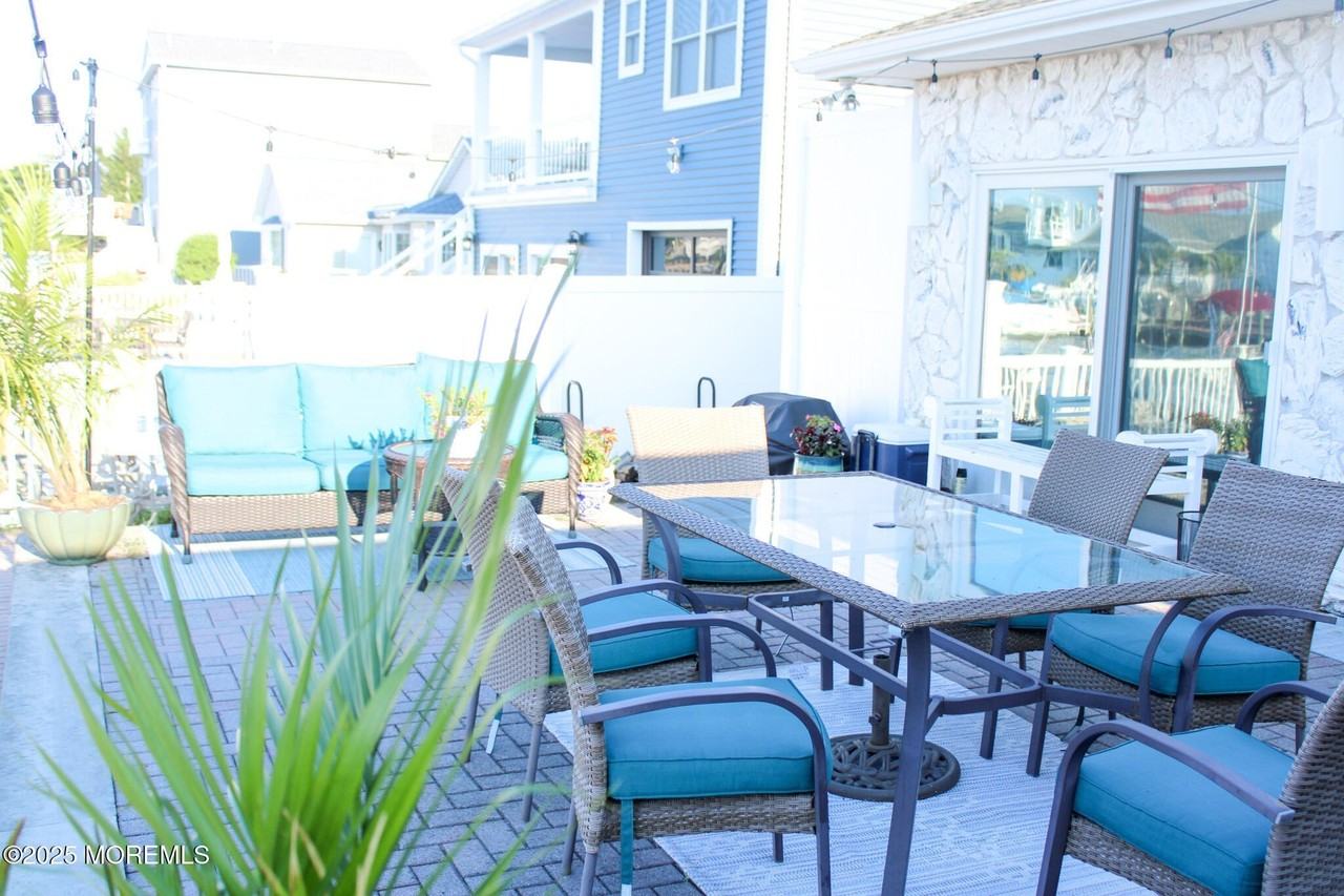 3428 Maritime Dr - Photo 5 of 16