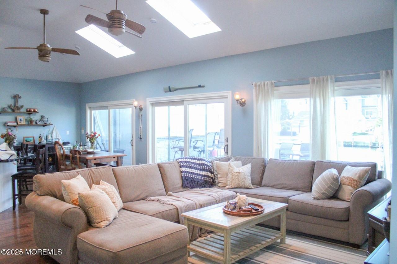 3428 Maritime Dr - Photo 7 of 16