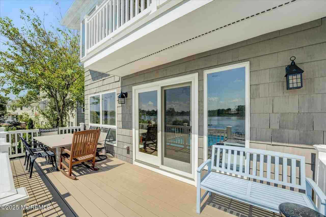 74 Seneca Pl - Photo 4 of 45