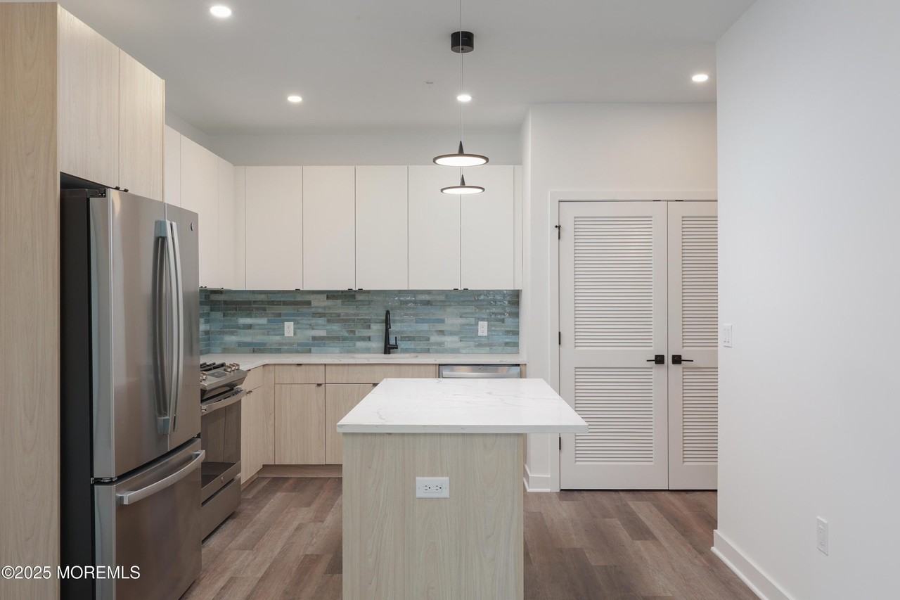 6 West End Court #301 - Photo 3 of 6