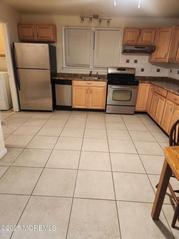 333 Hawthorne Ave - Photo 7 of 14