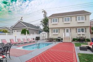 featured image of 110 5th Ave