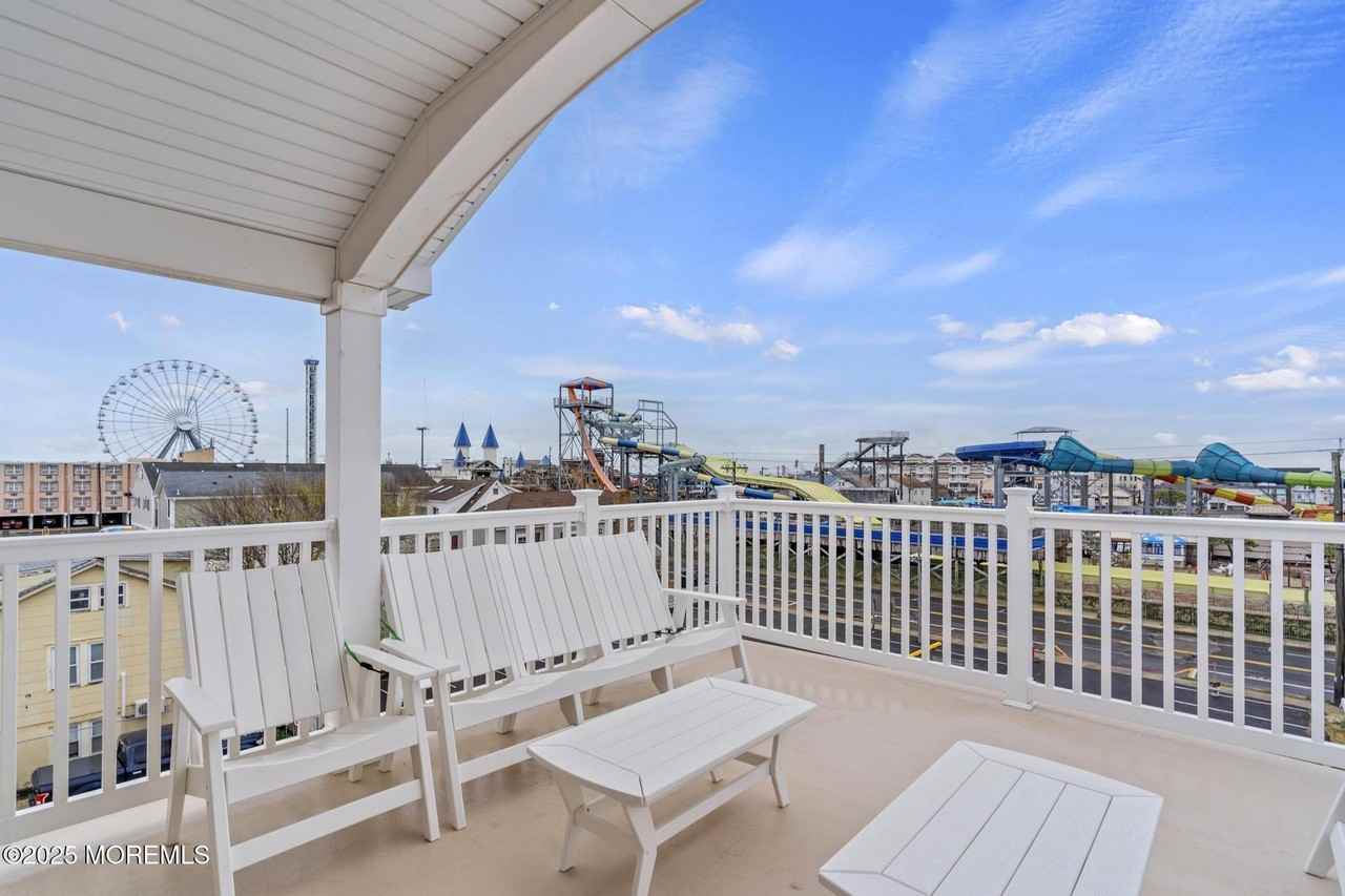 53 Sheridan Ave - Photo 3 of 37