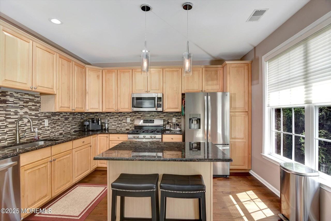 594 Saint Andrews Place - Photo 4 of 35