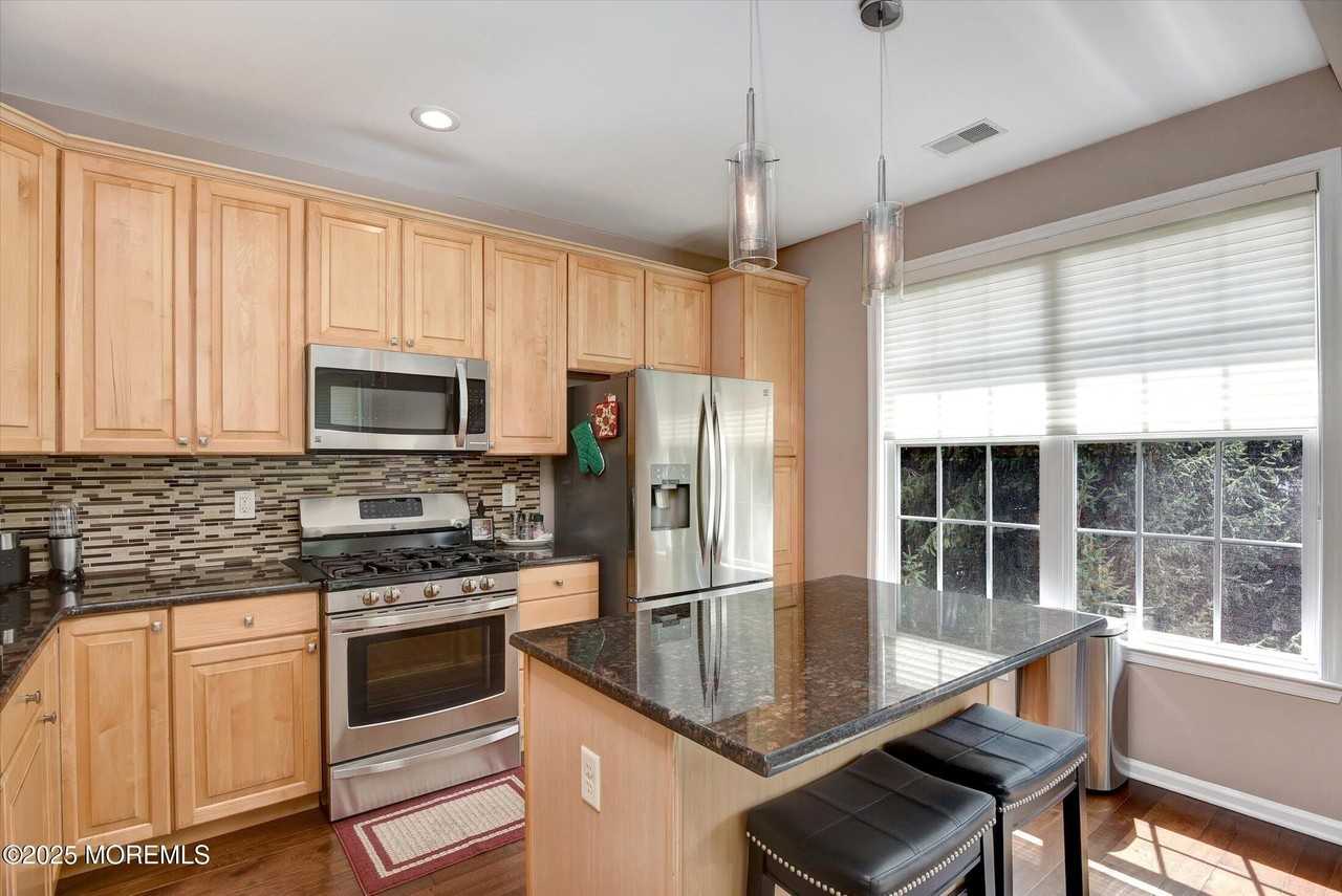 594 Saint Andrews Place - Photo 5 of 35