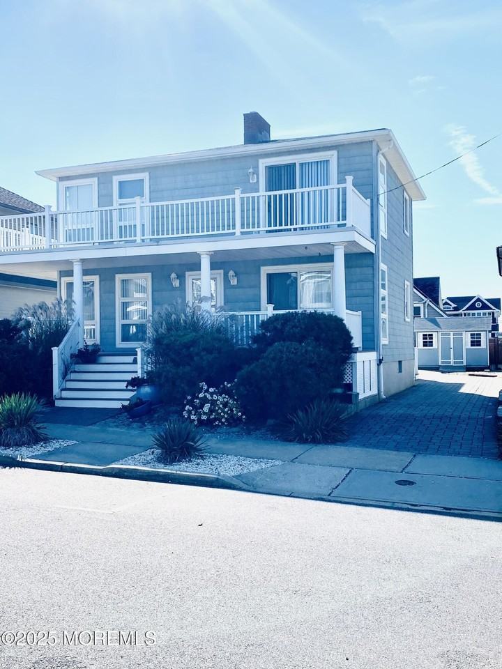 4 4 Camden Avenue unit: Winter - Photo 4 of 13