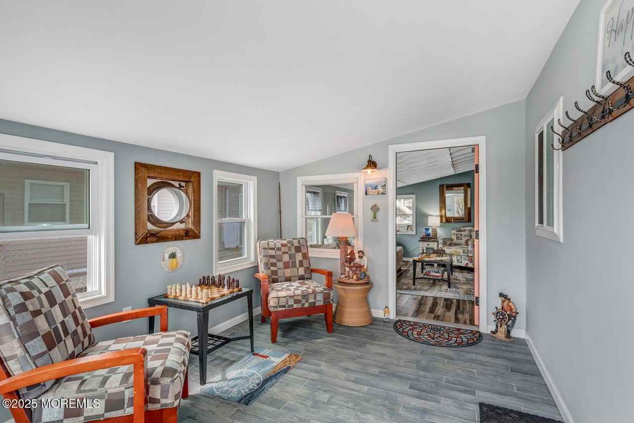 28 S Los Angeles Dr - Photo 4 of 37