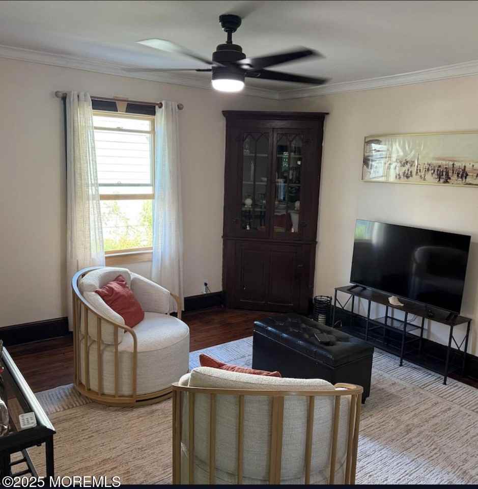 1302 Comstock St - Photo 4 of 12