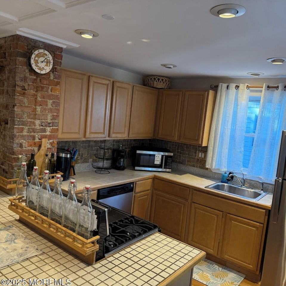 1302 Comstock St - Photo 5 of 12