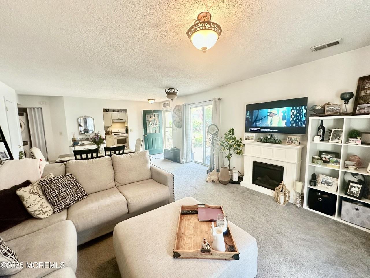 33 Tulip Lane - Photo 7 of 25