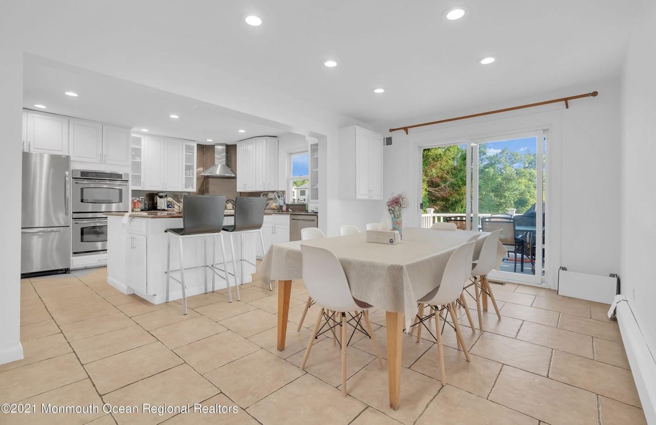 45 Roslyn Ct - Photo 7 of 35