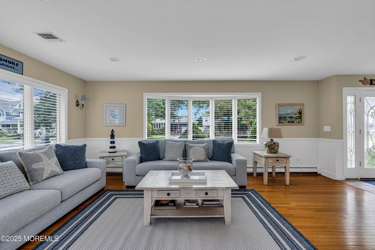 218 3rd Ave - Photo 3 of 14