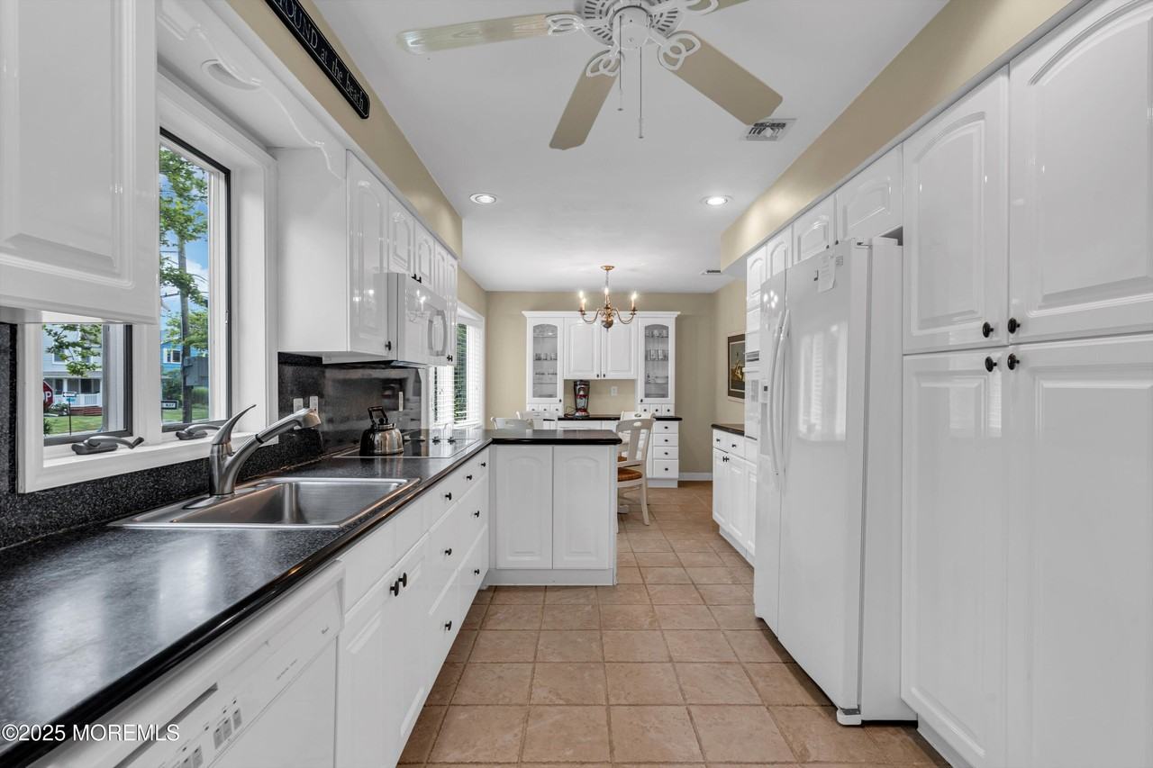 218 3rd Ave - Photo 6 of 14