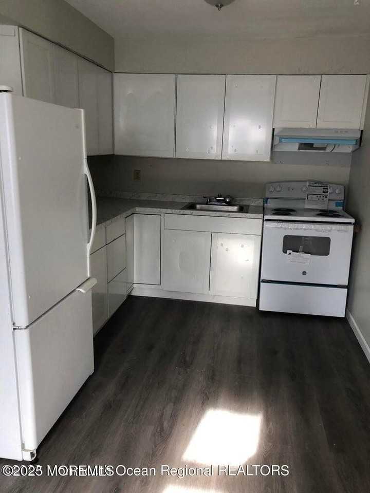 735 Greens Ave Apt 18a #18A - Photo 7 of 7