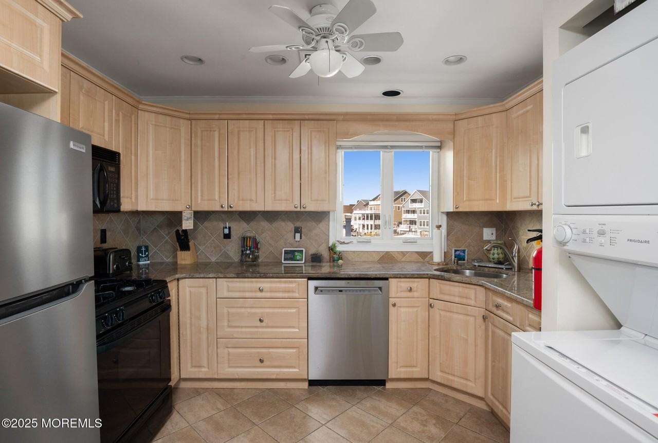 408 Coolidge Ave Unit 2 #2 - Photo 3 of 9