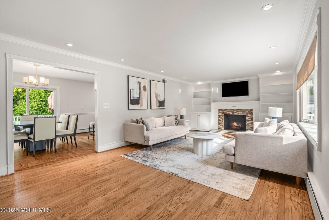 351 Hollywood Ave - Photo 3 of 34