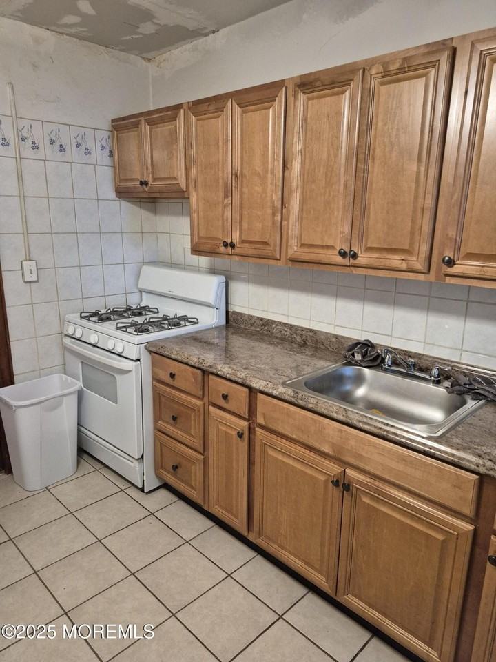 89 Poplar Avenue - Photo 6 of 7