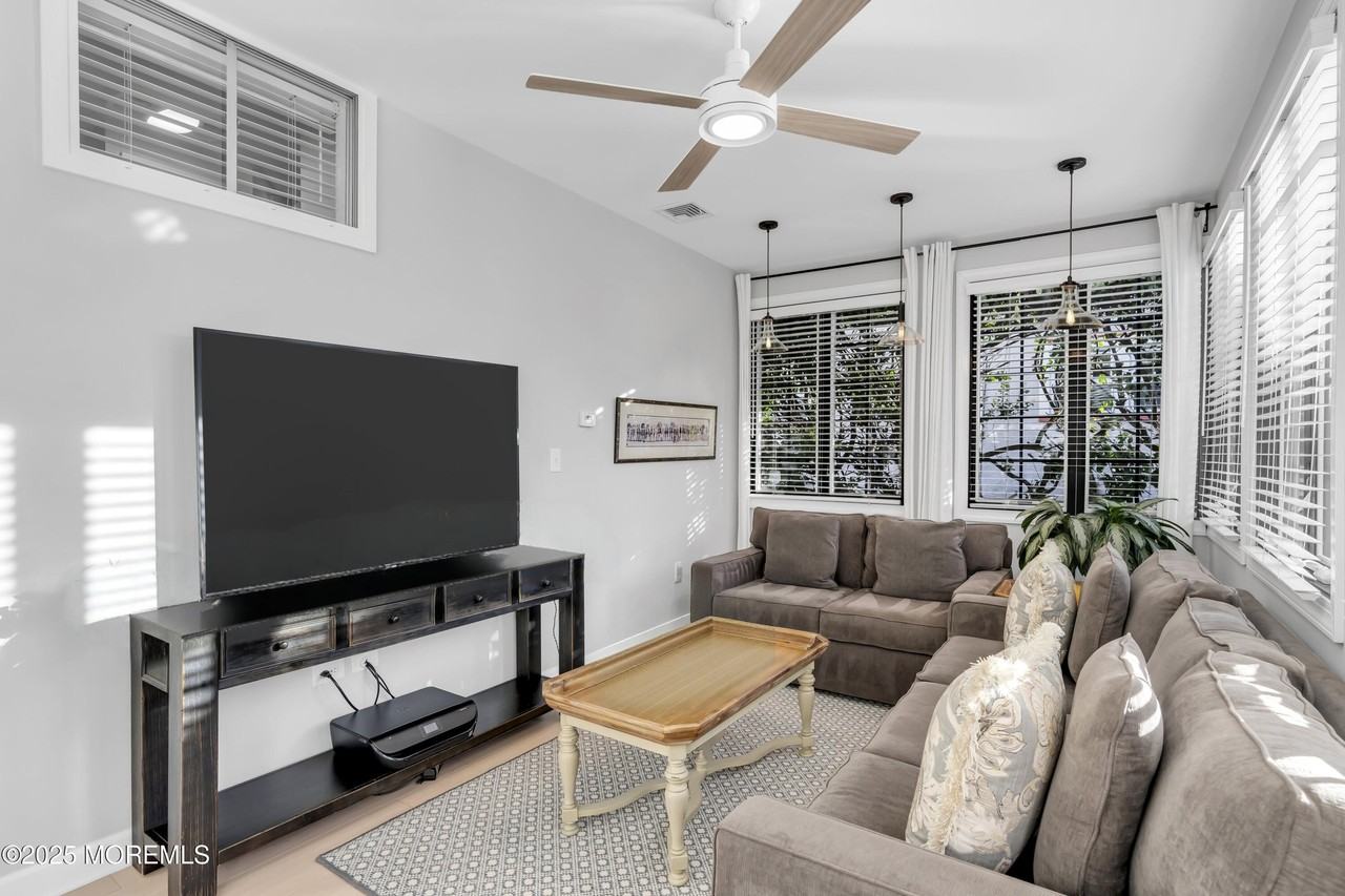 2123 Edgewood Pl - Photo 7 of 21