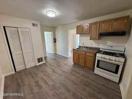 featured image of 724 Cortlandt St Unit 6 #6