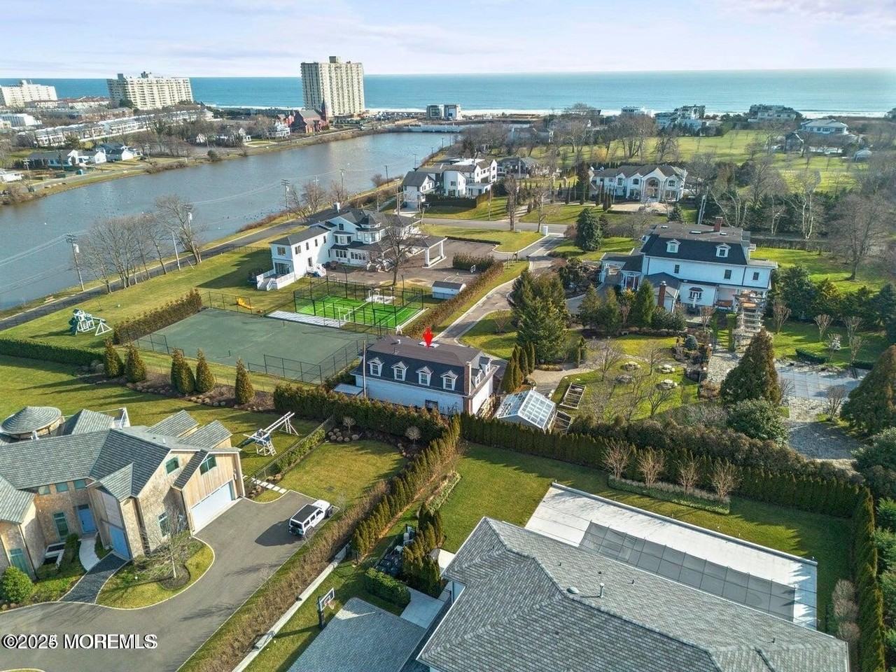 892 892 Elberon Avenue unit: Studio - Photo 4 of 24