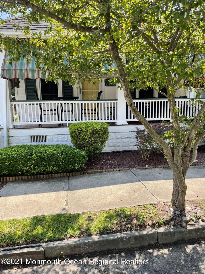 56 Franklin Ave - Photo 3 of 23