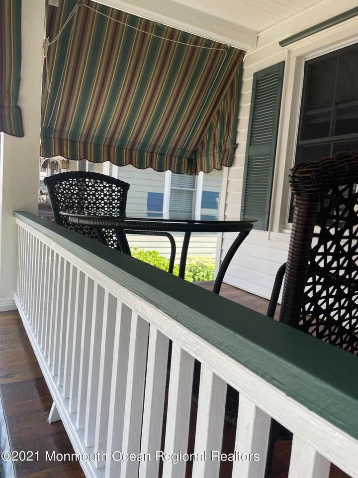 56 Franklin Ave - Photo 4 of 23