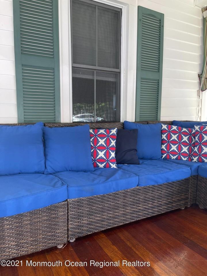 56 Franklin Ave - Photo 5 of 23