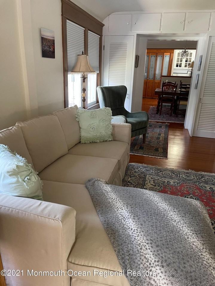 56 Franklin Ave - Photo 7 of 23